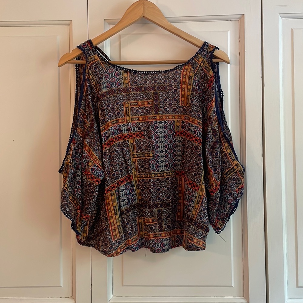 Eloide patterned top